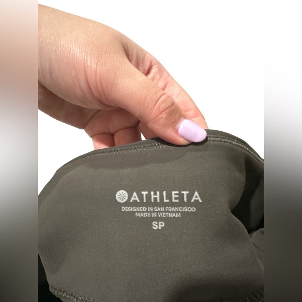 Athleta Ultimate Stash Pocket Leggings – Dark Olive – Size SP - Picture 4 of 7